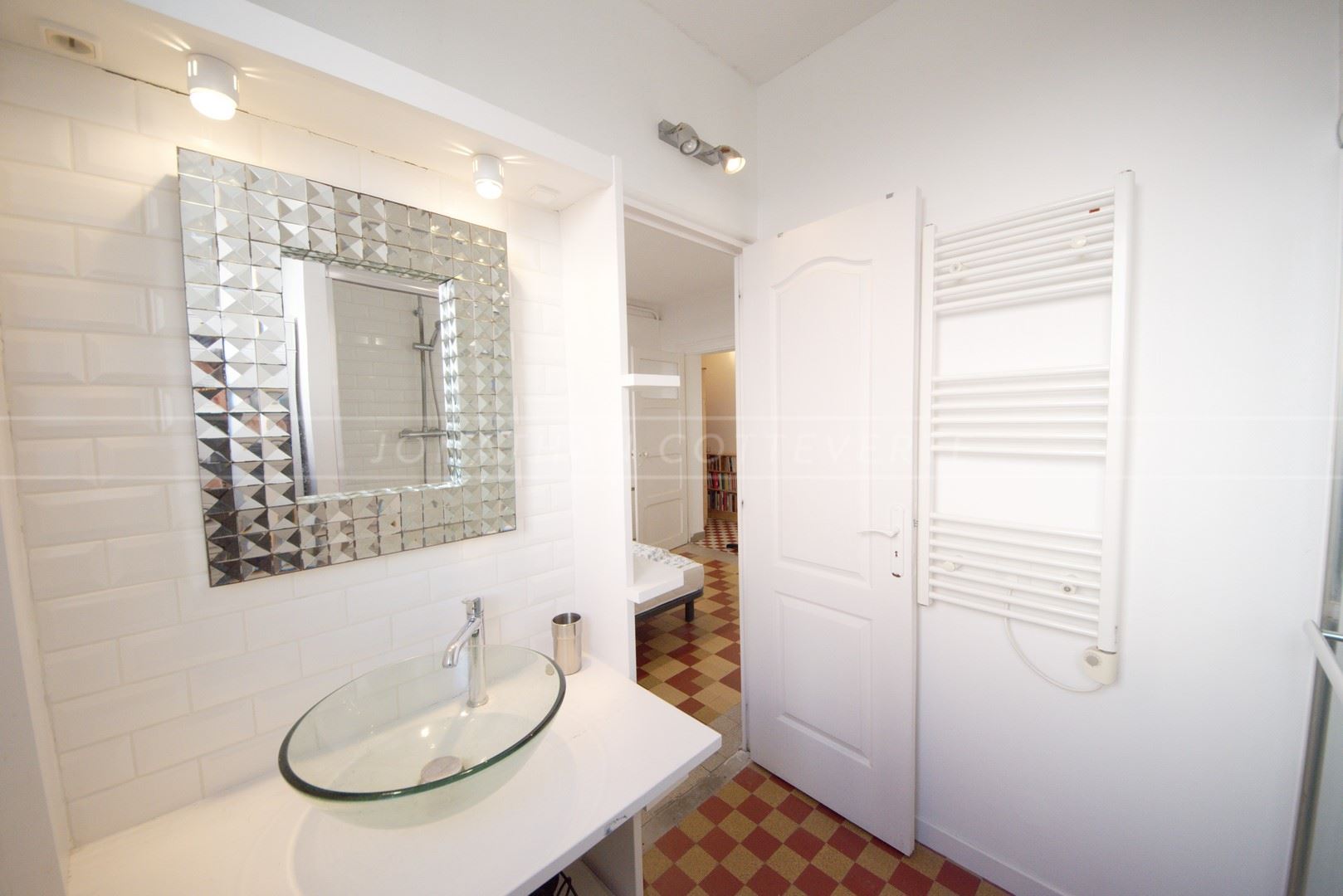APPARTEMENT - T2 - 1 CHAMBRE - DALLE BETON - IDEALEMENT SITUE - BONNE EXPOSITION - PLACE DE PARKING photo 4